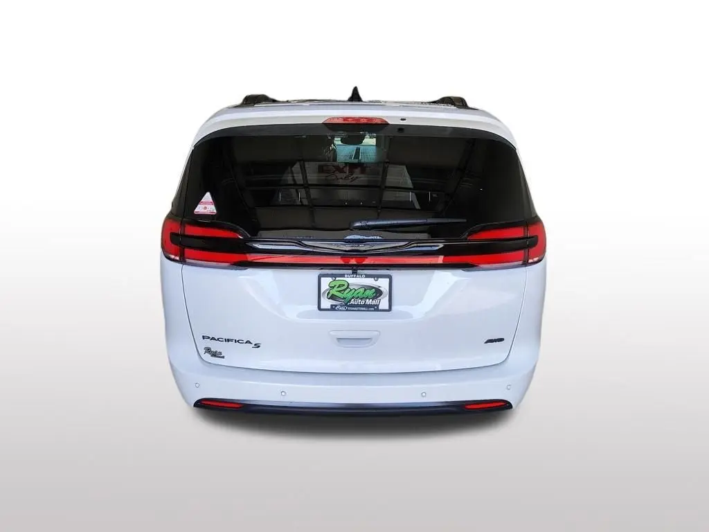 2026 Chrysler Pacifica Select AWD photo 4