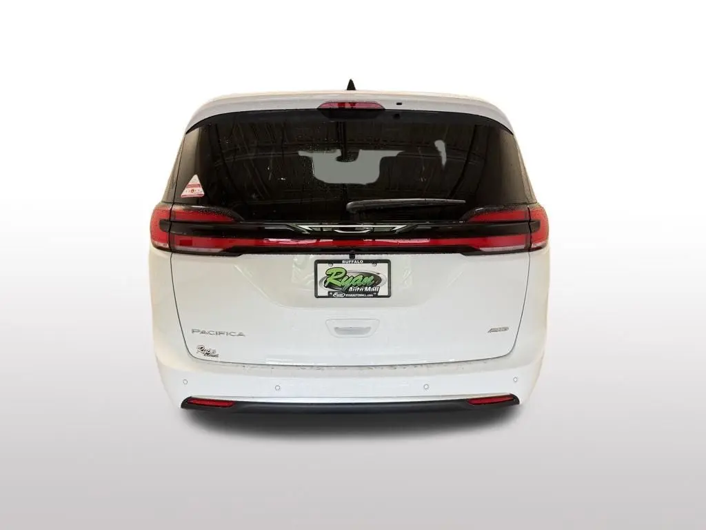 2027 Chrysler Pacifica Select AWD photo 4