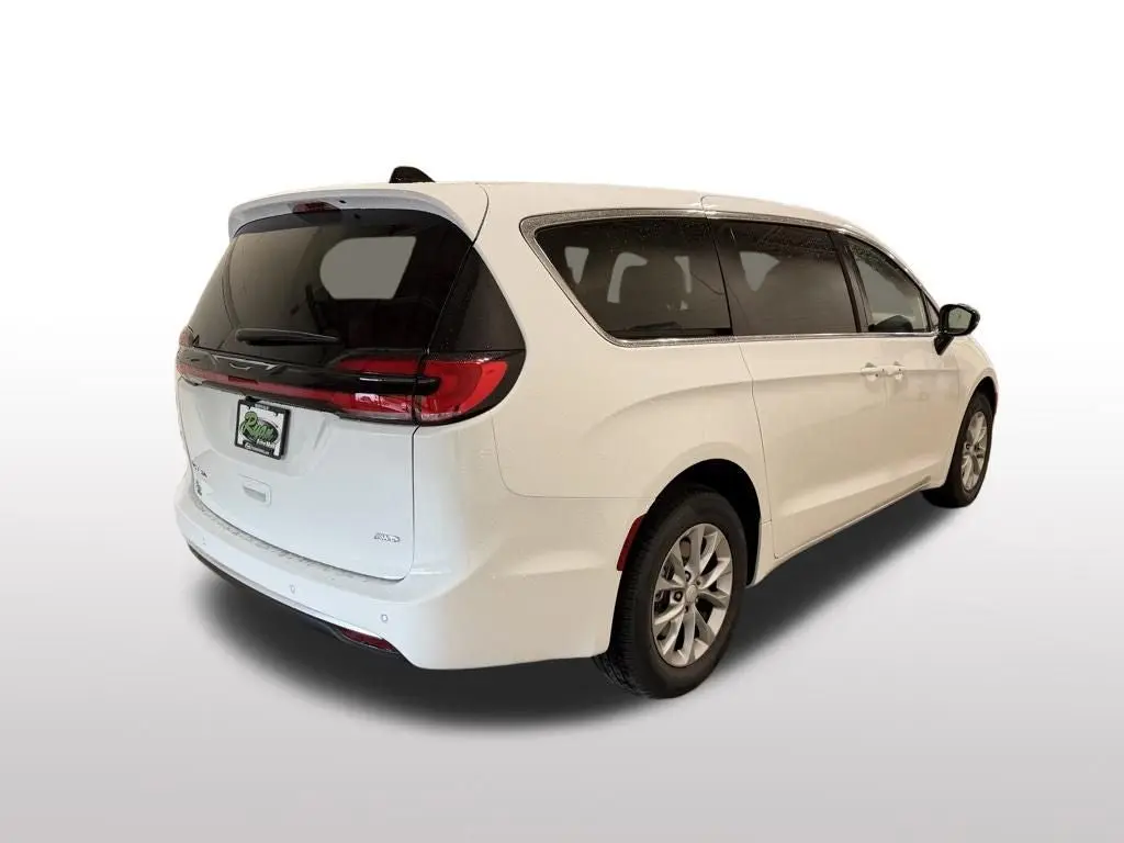 2027 Chrysler Pacifica Select AWD photo 5