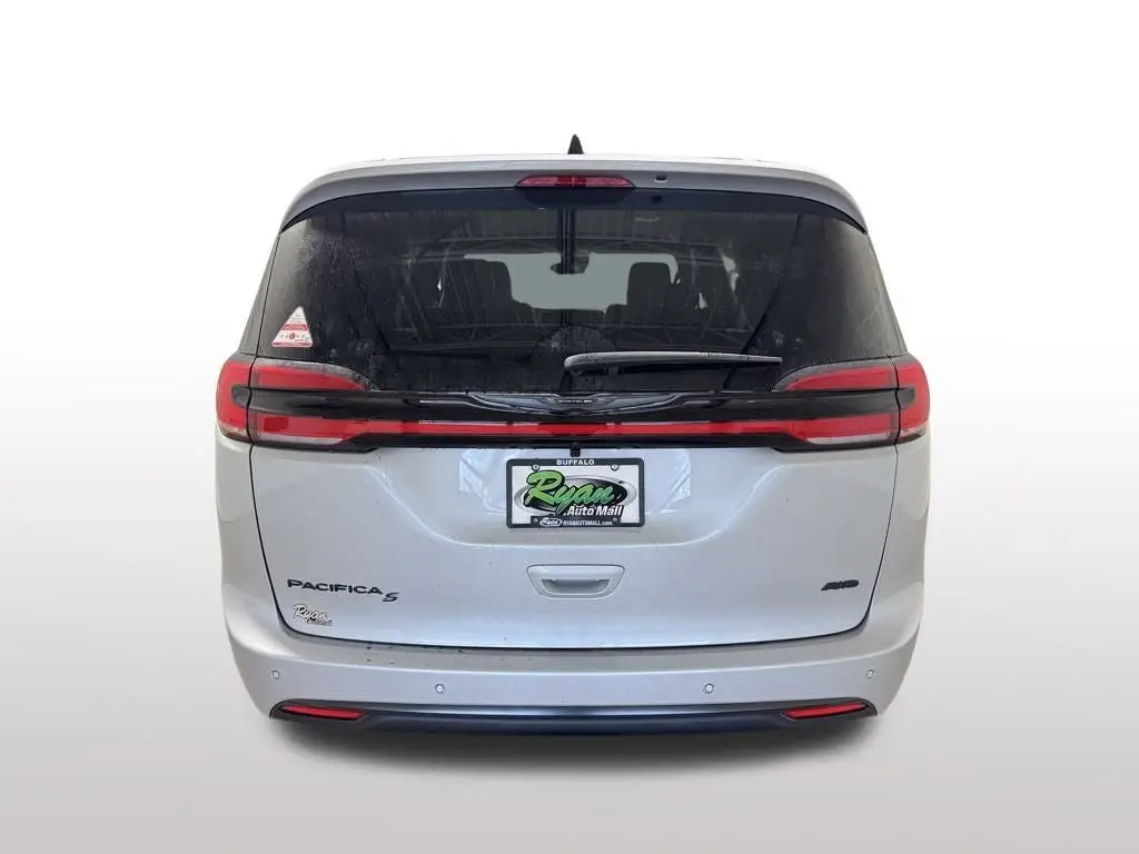 2026 Chrysler Pacifica Select AWD photo 4