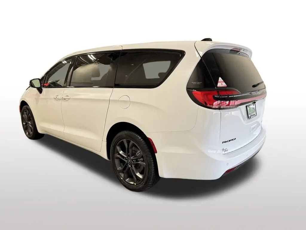 2026 Chrysler Pacifica Select AWD photo 3