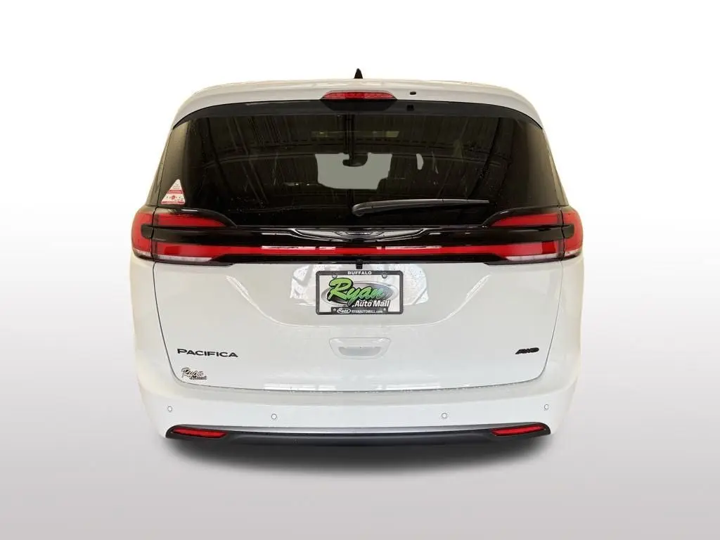 2026 Chrysler Pacifica Select AWD photo 4