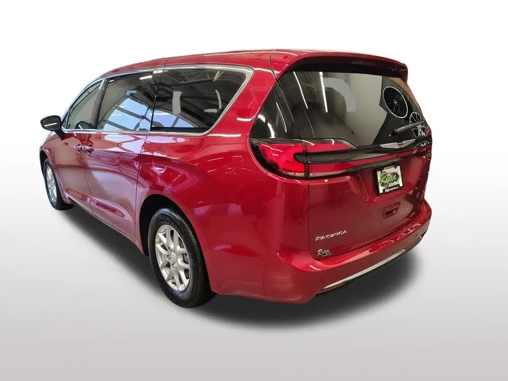 2026 Chrysler Pacifica Select photo 3