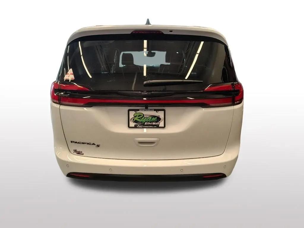 2026 Chrysler Pacifica Select photo 4