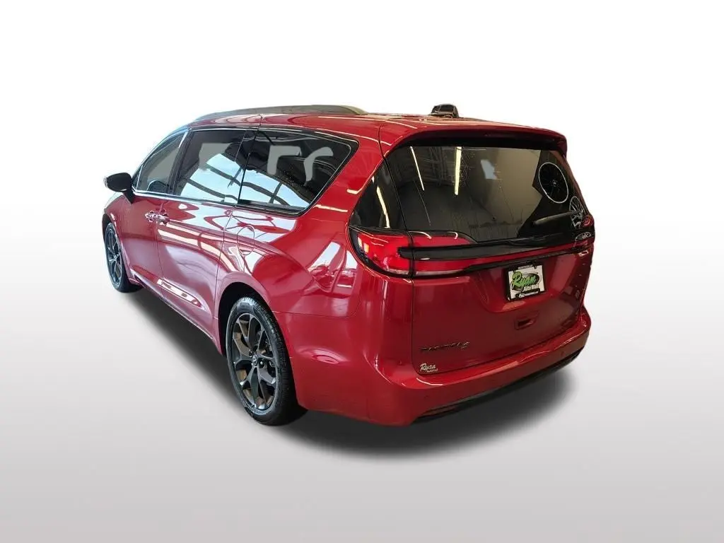 2026 Chrysler Pacifica Select photo 3