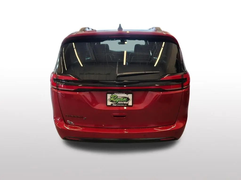 2026 Chrysler Pacifica Select photo 4