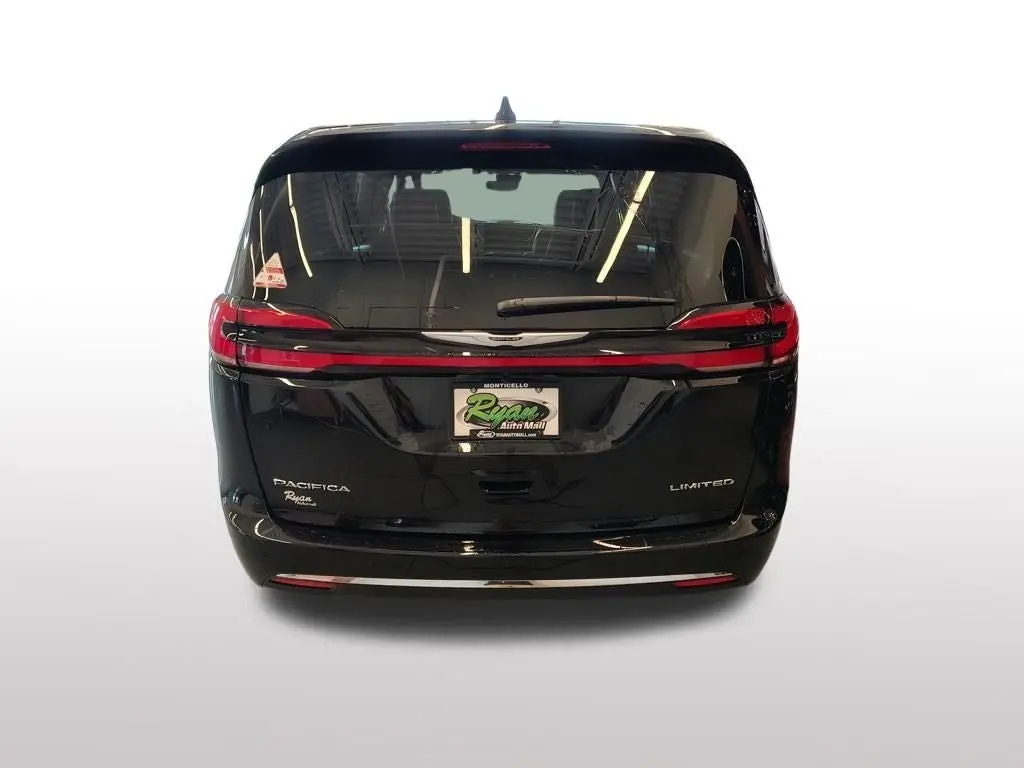 2026 Chrysler Pacifica Limited photo 5