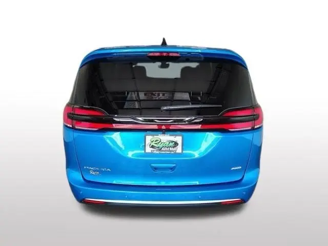 2027 Chrysler Pacifica Select AWD photo 4