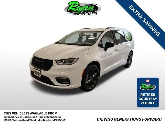 2026 Chrysler Pacifica Select AWD's photo