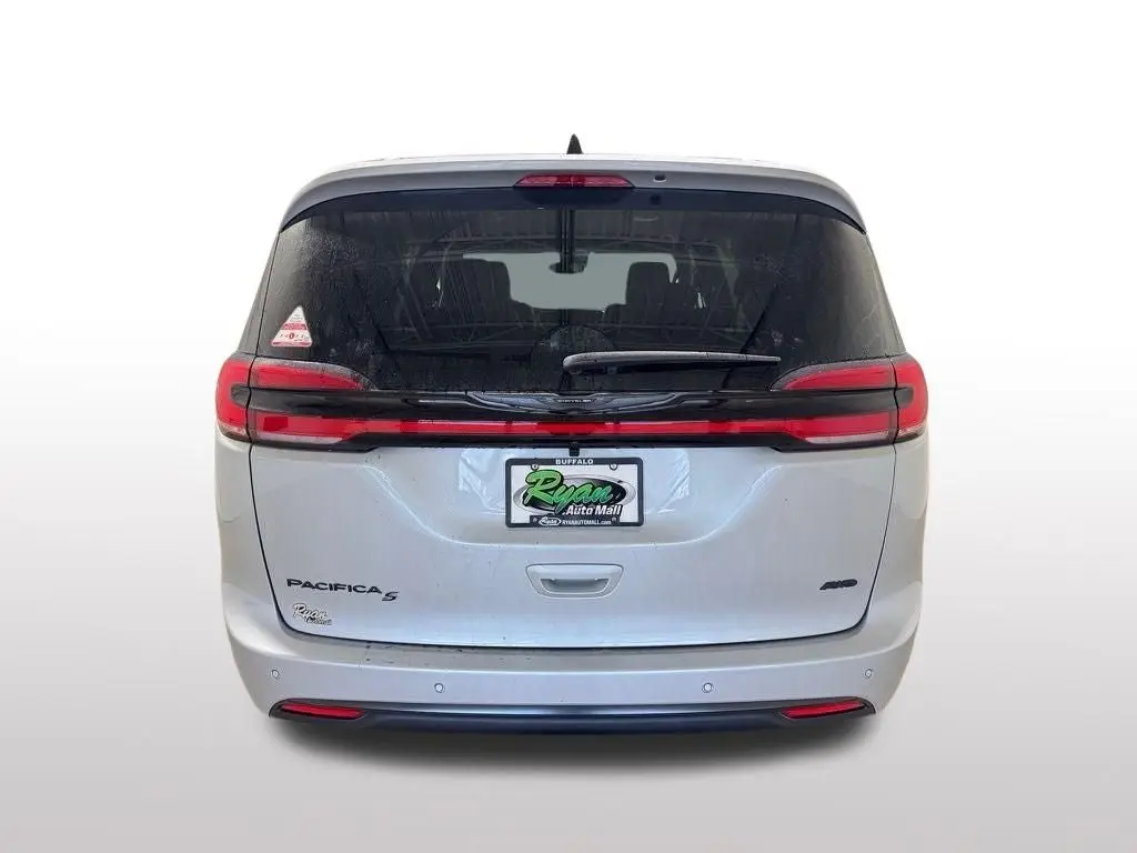 2026 Chrysler Pacifica Select AWD photo 4