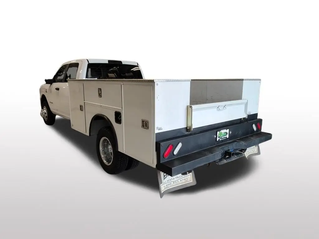 2024 RAM 3500 SLT 4X4 Crew Cab photo 3