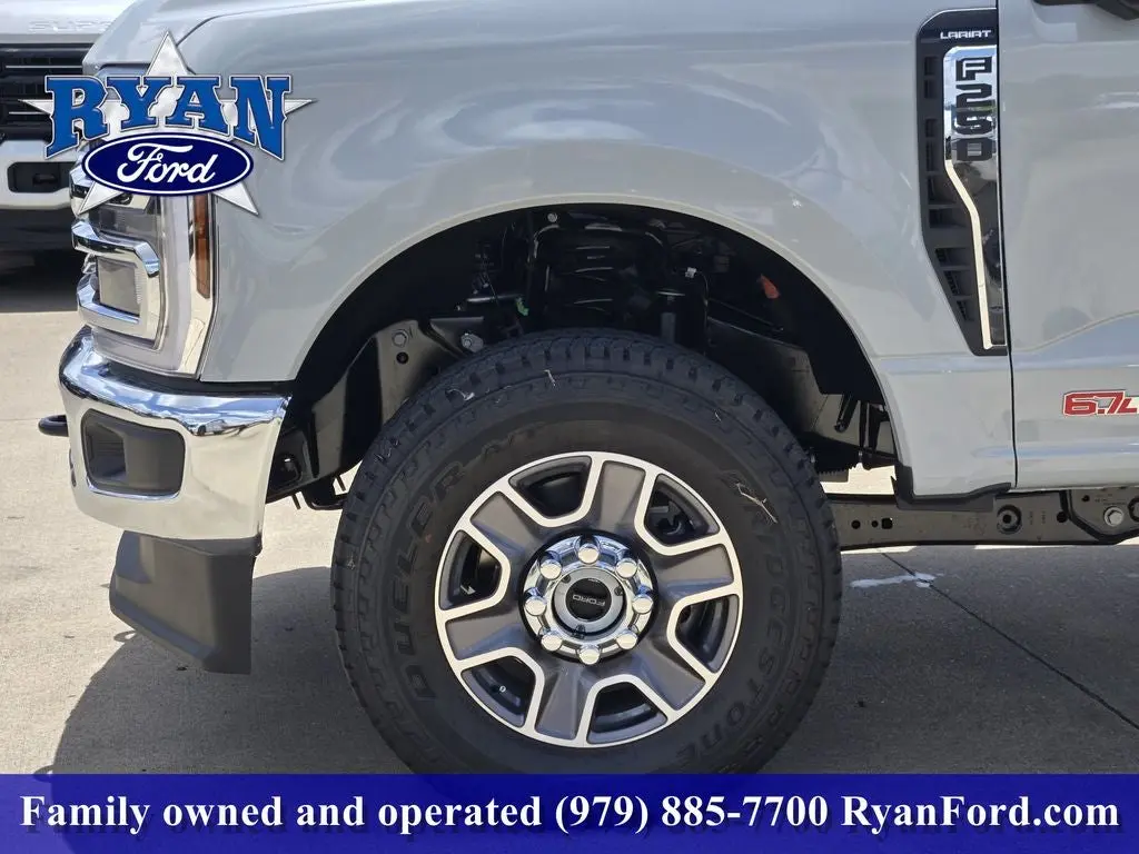2026 Ford F-250 Lariat 4x4 Crew Cab 6-3/4' Box photo 5