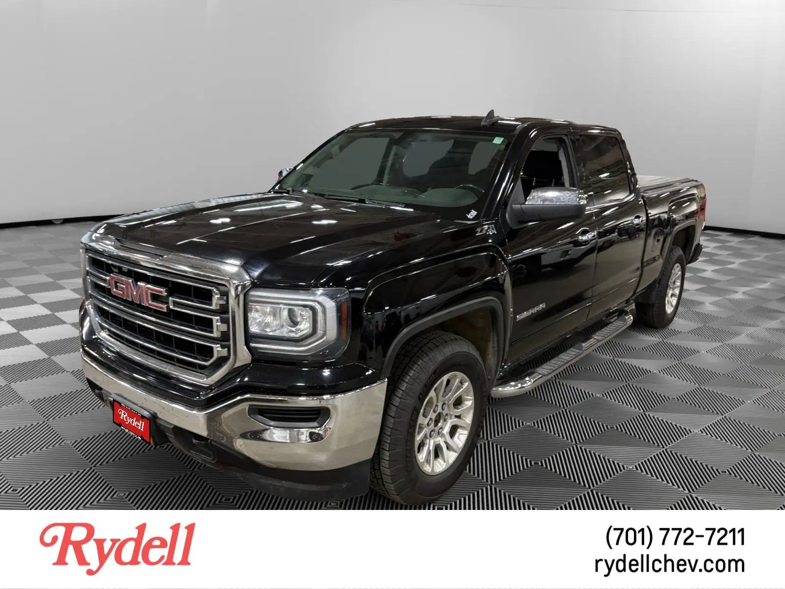 2017 GMC Sierra 4WD Crew Cab Short Box SLE's photo