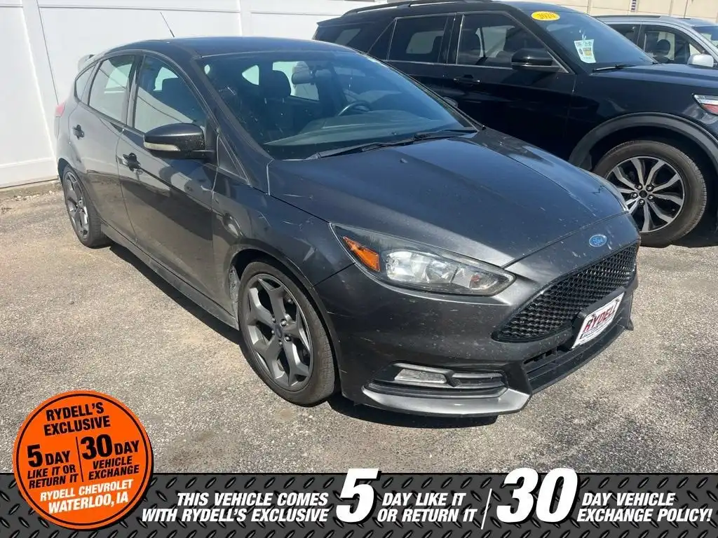2017 Ford Focus 5 Door Hatch ST's photo