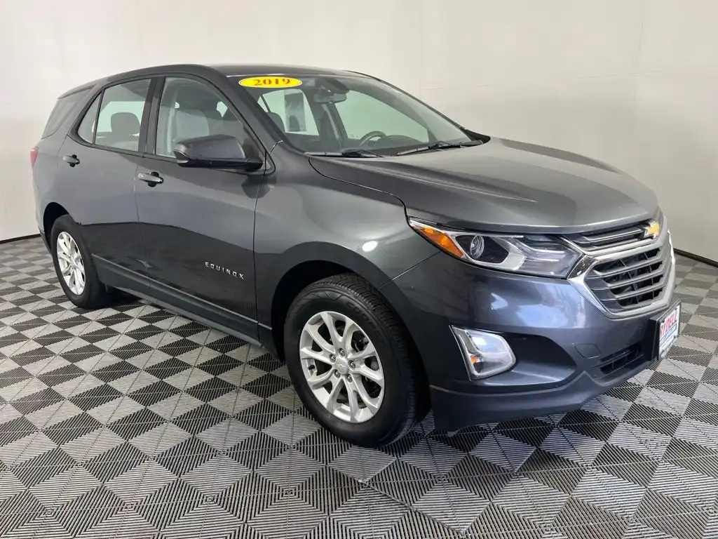 2019 Chevrolet Equinox AWD LS's photo