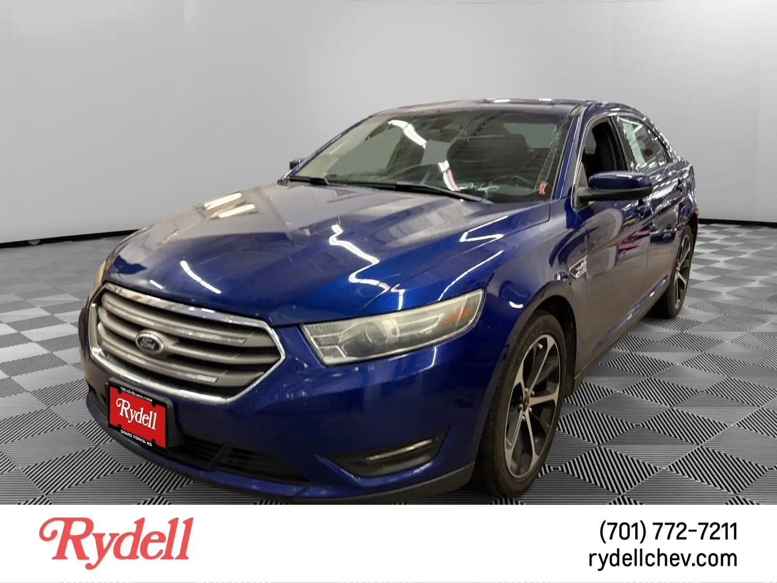 2015 Ford Taurus SEL FWD's photo