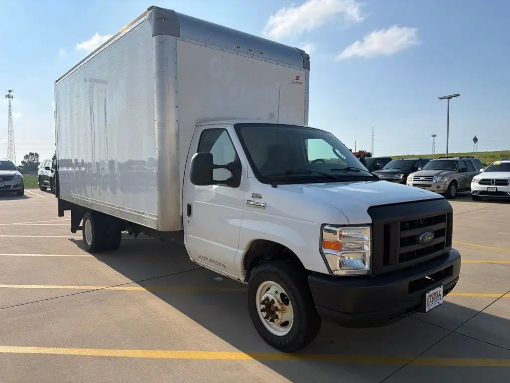 2018 Ford E-Series DRW E-350 Super Duty 176 in WB photo 1