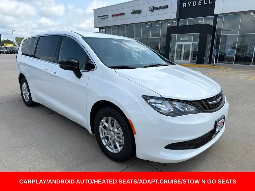 2027 Chrysler Voyager LX's photo