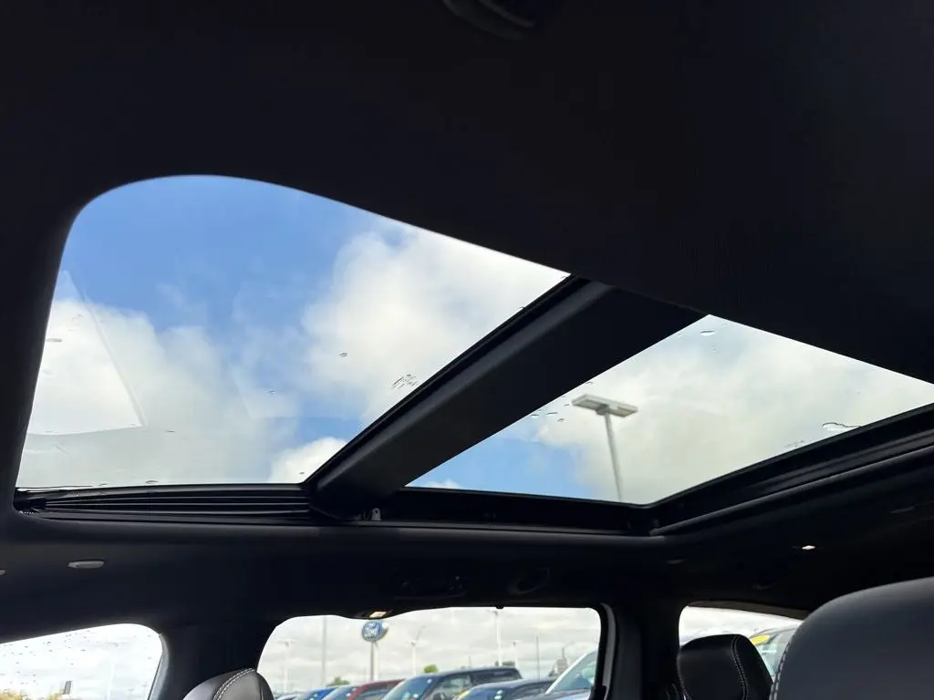 2027 Chrysler Pacifica Select AWD photo 5
