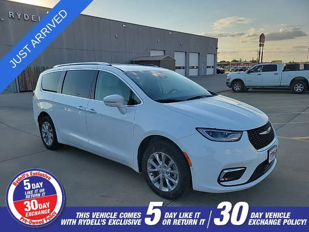 2021 Chrysler Pacifica Touring L's photo