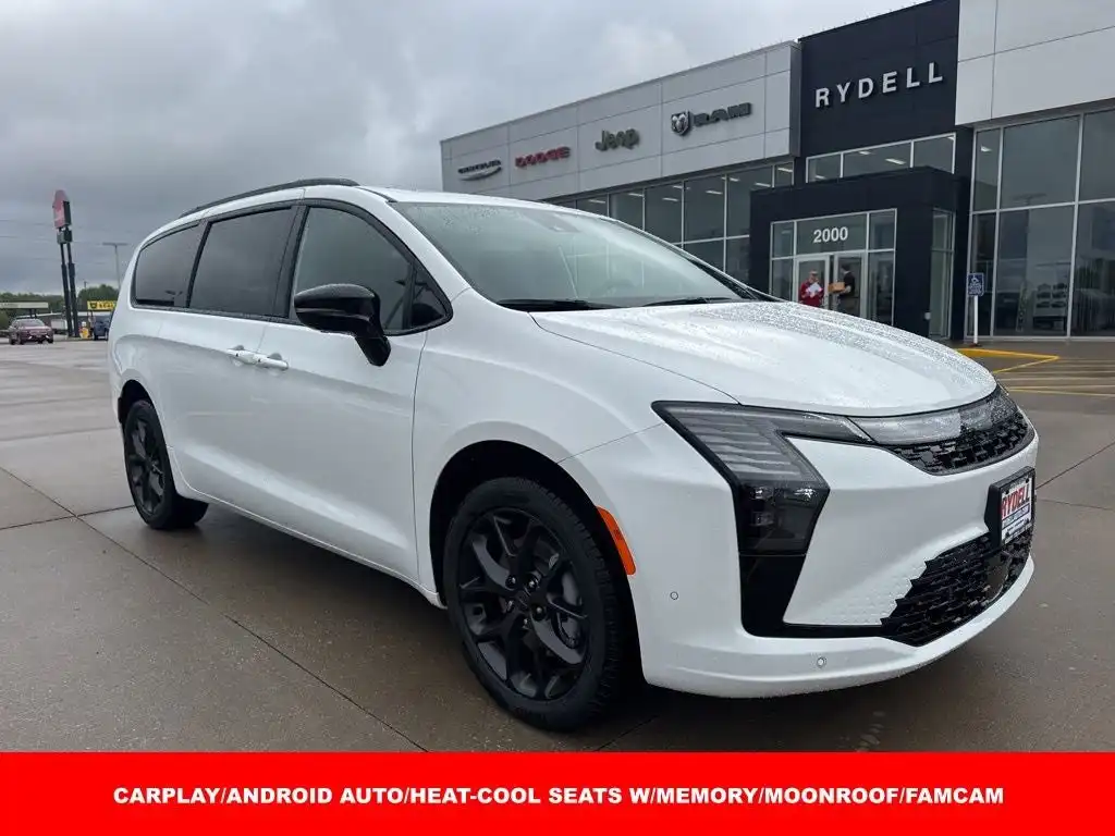 2027 Chrysler Pacifica Limited AWD's photo