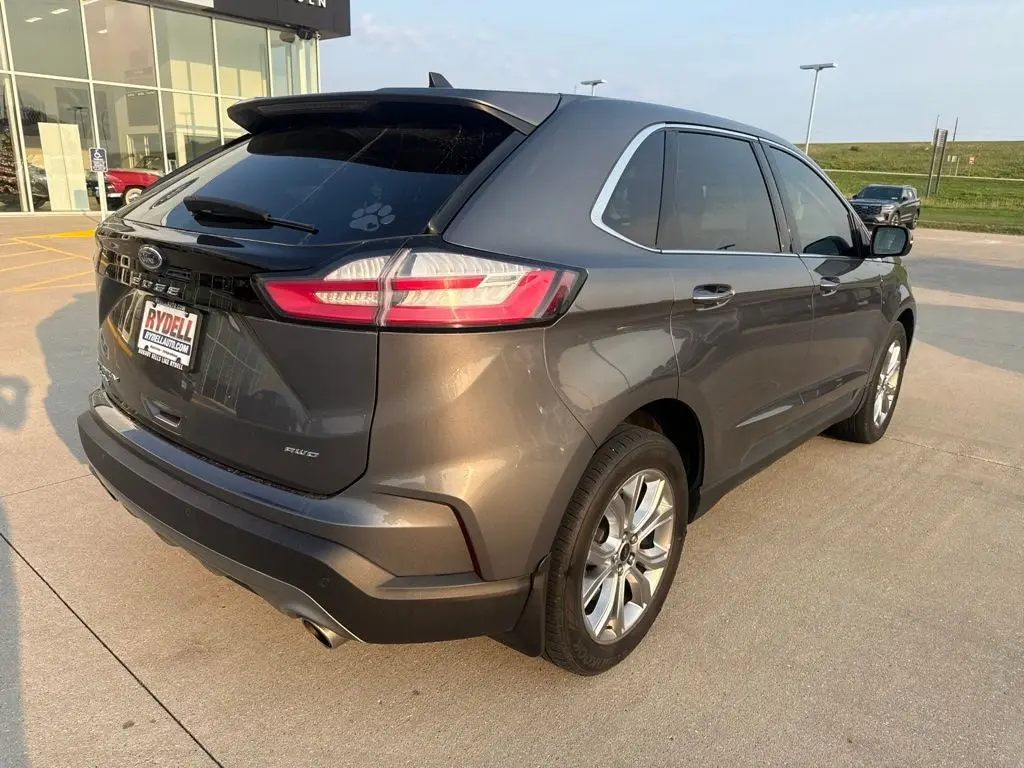 2023 Ford Edge Titanium AWD photo 3