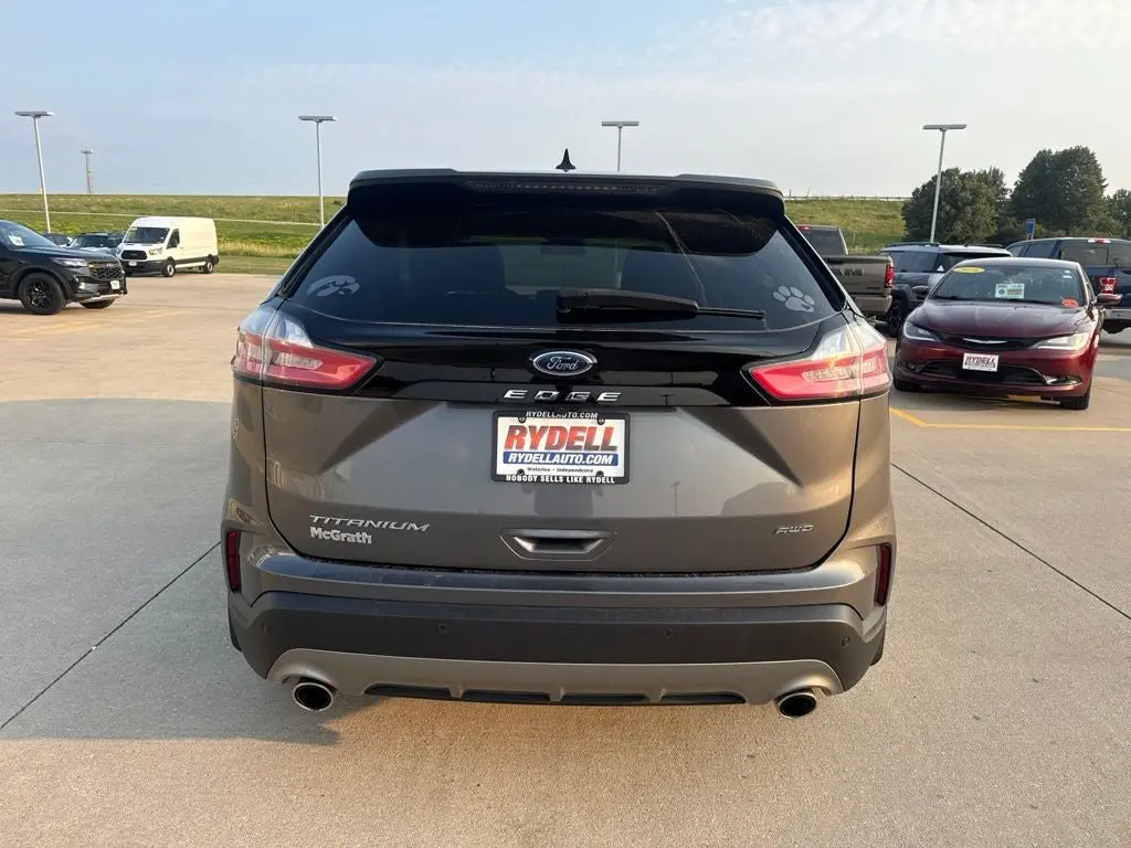 2023 Ford Edge Titanium AWD photo 4
