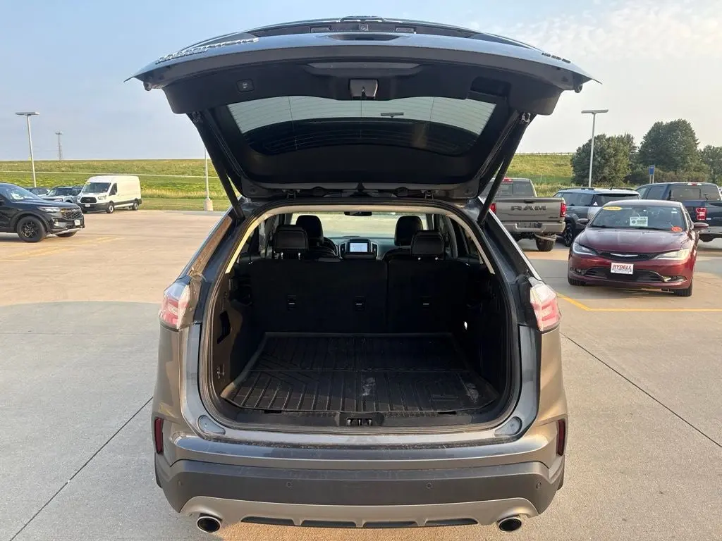 2023 Ford Edge Titanium AWD photo 5