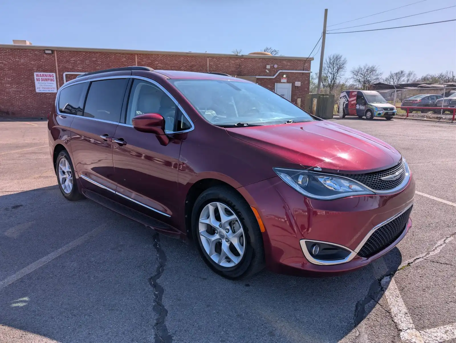 2017 Chrysler Pacifica Touring-L's photo