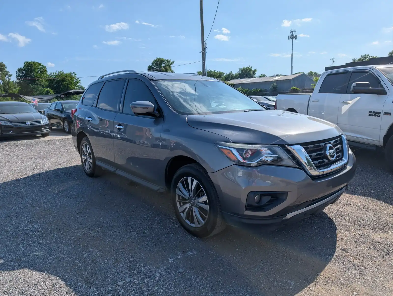 2019 Nissan Pathfinder SL 2WD's photo