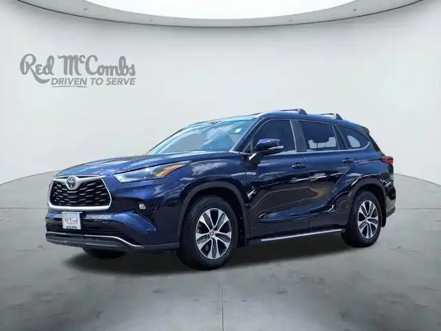 2023 Toyota Highlander XLE FWD's photo