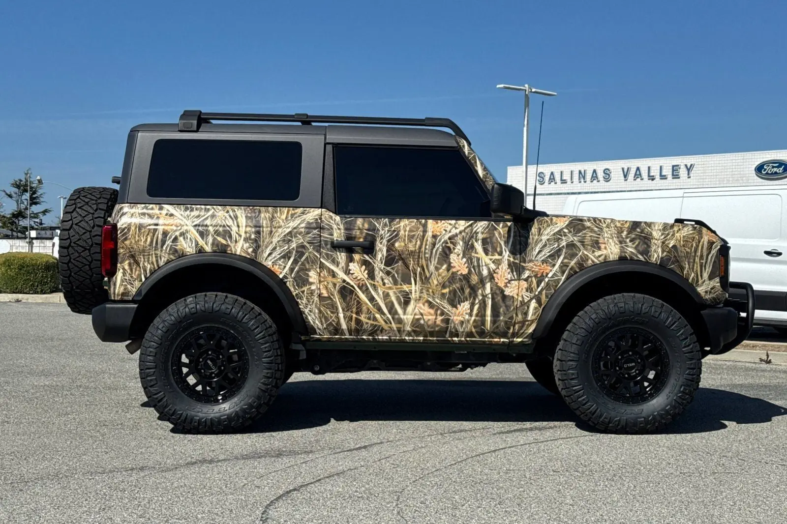 2023 Ford Bronco Base 4x4 photo 3