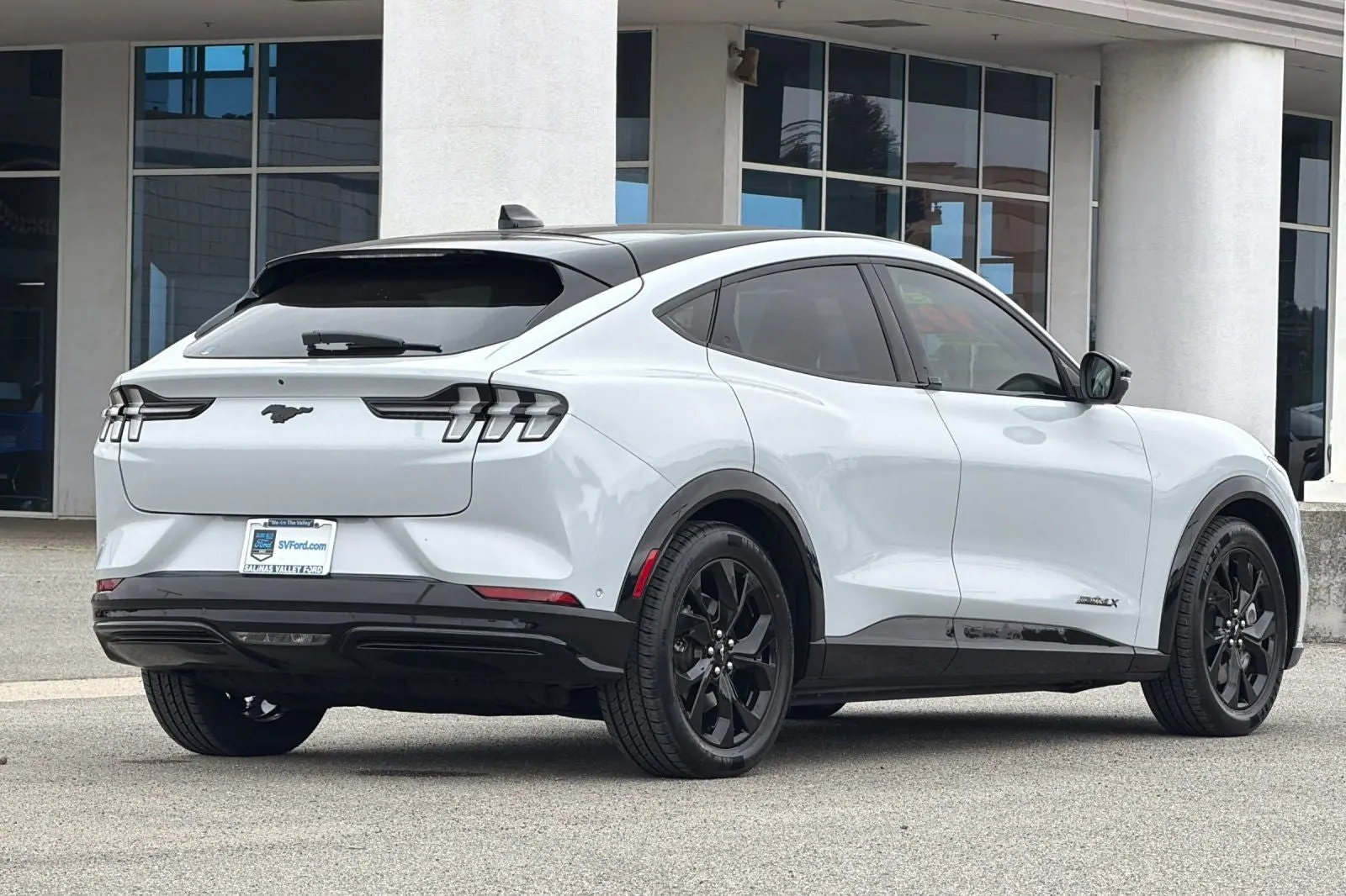 2023 Ford Mustang-Mach-e Premium photo 4