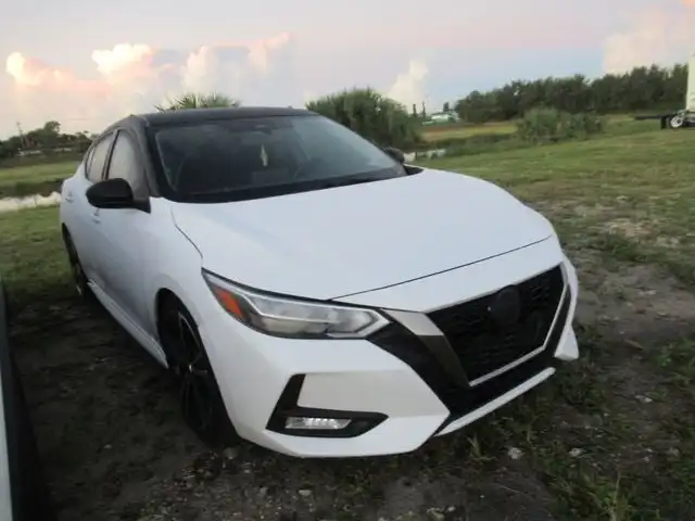 2022 Nissan Sentra SR CVT's photo