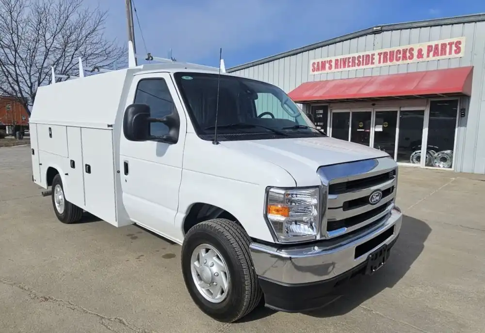 2026 Ford E-Series SRW E-350 Super Duty 138 in WB's photo
