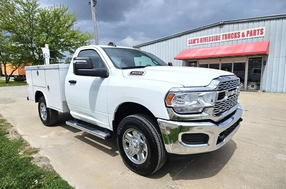 2024 RAM 3500 Tradesman 4X4 Regular cab's photo