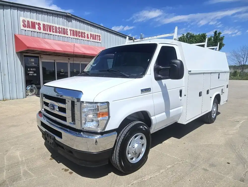 2024 Ford E-Series SRW E-350 Super Duty 138 in WB's photo