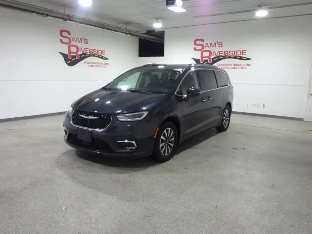 2021 Chrysler Pacifica Touring L's photo