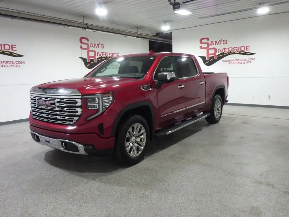2022 GMC Sierra 4WD Crew Cab Short Box Denali's photo