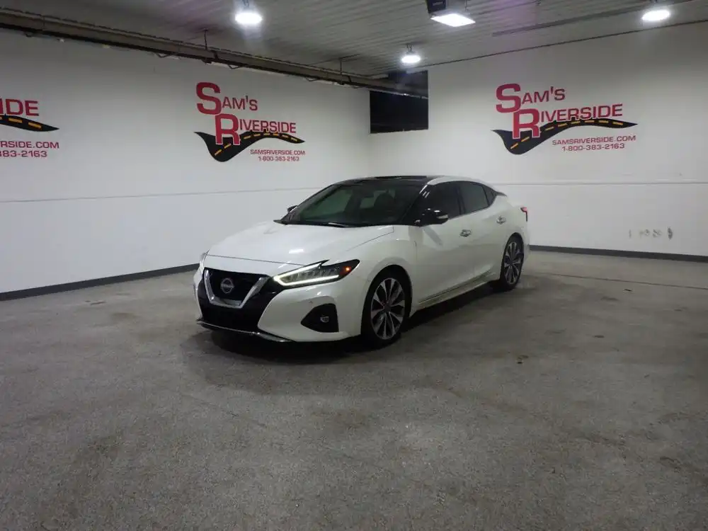 2023 Nissan Maxima Platinum's photo