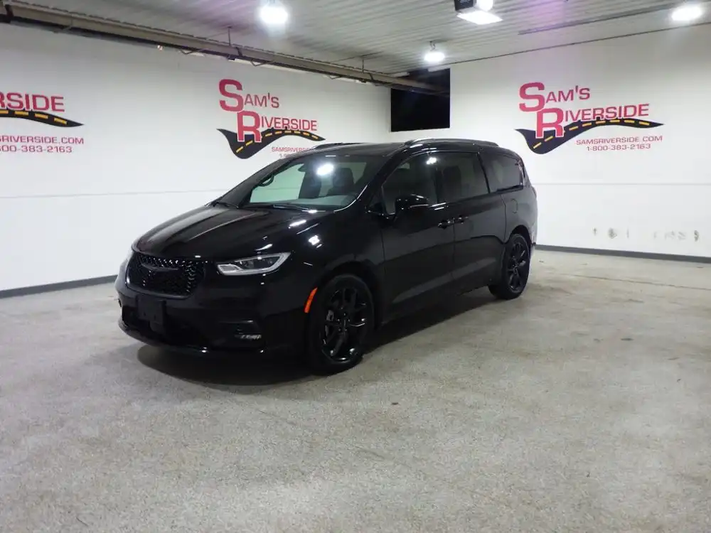 2024 Chrysler Pacifica Touring L AWD's photo
