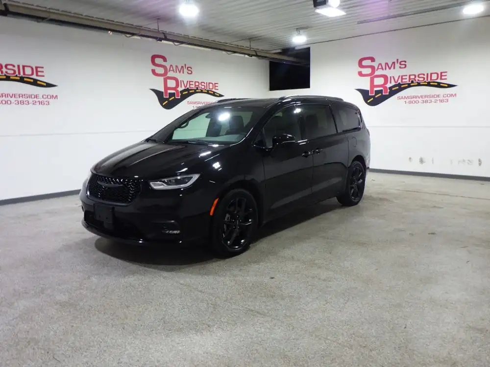 2024 Chrysler Pacifica Touring L AWD's photo