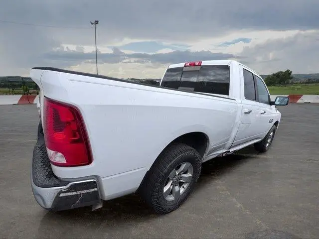 2013 RAM 1500 SLT Quad Cab photo 3