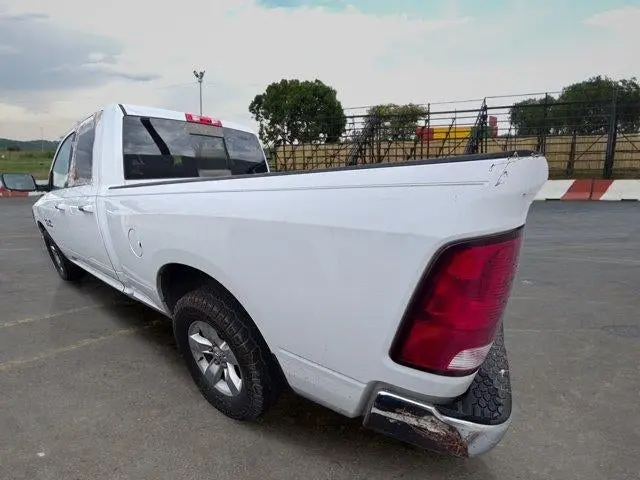 2013 RAM 1500 SLT Quad Cab photo 4