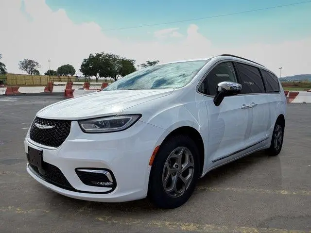 2023 Chrysler Pacifica Limited photo 5