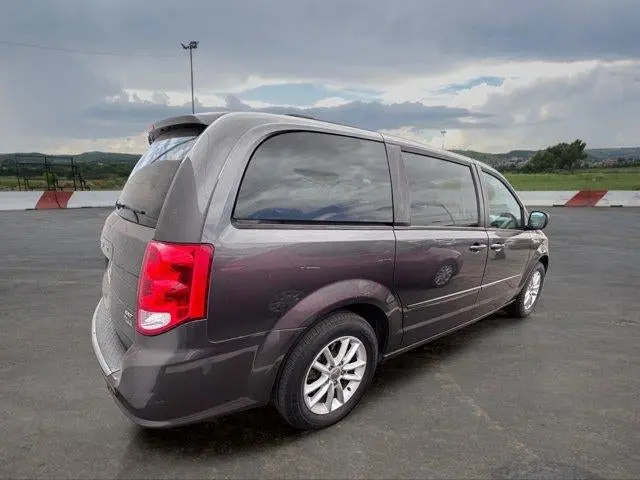 2016 Dodge Grand Caravan SXT photo 3