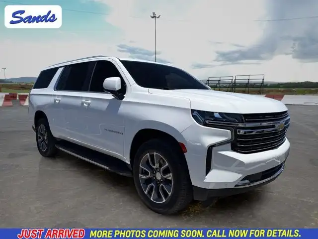 2022 Chevrolet Suburban 2WD 1500 LT's photo
