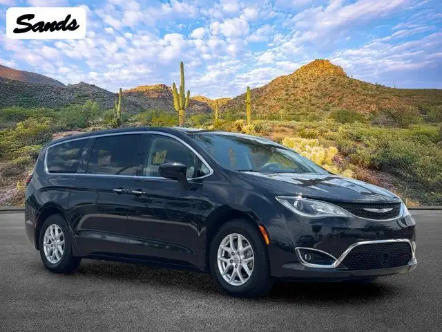 2020 Chrysler Pacifica Touring's photo