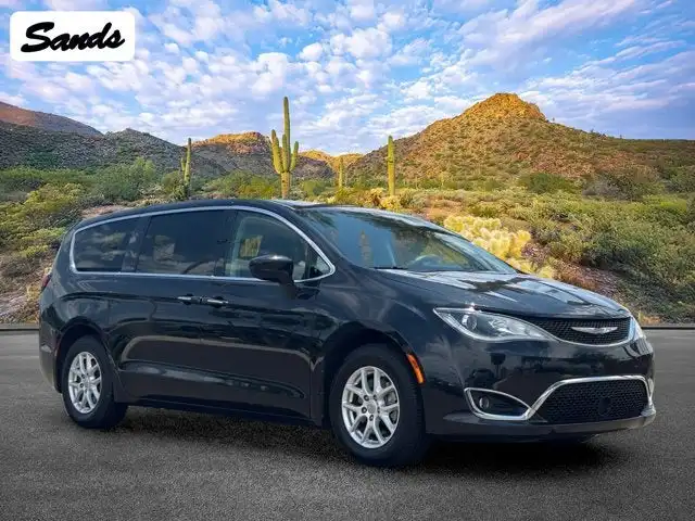 2020 Chrysler Pacifica Touring's photo
