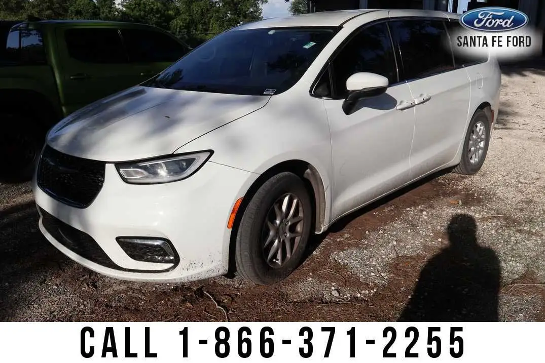 2023 Chrysler Pacifica Touring L photo 1